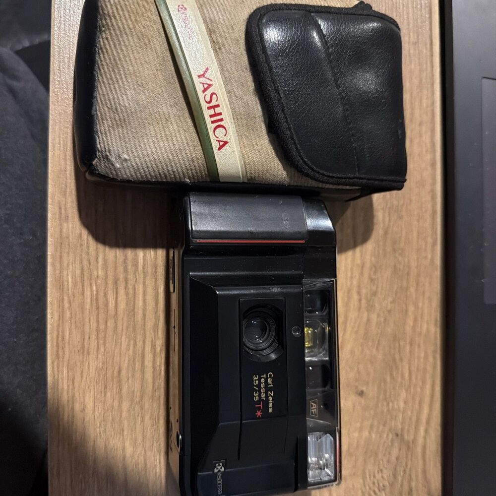 Kyocera TD Yashica T2D Carl Zeiss Tessar 35mm Film Camera Japan